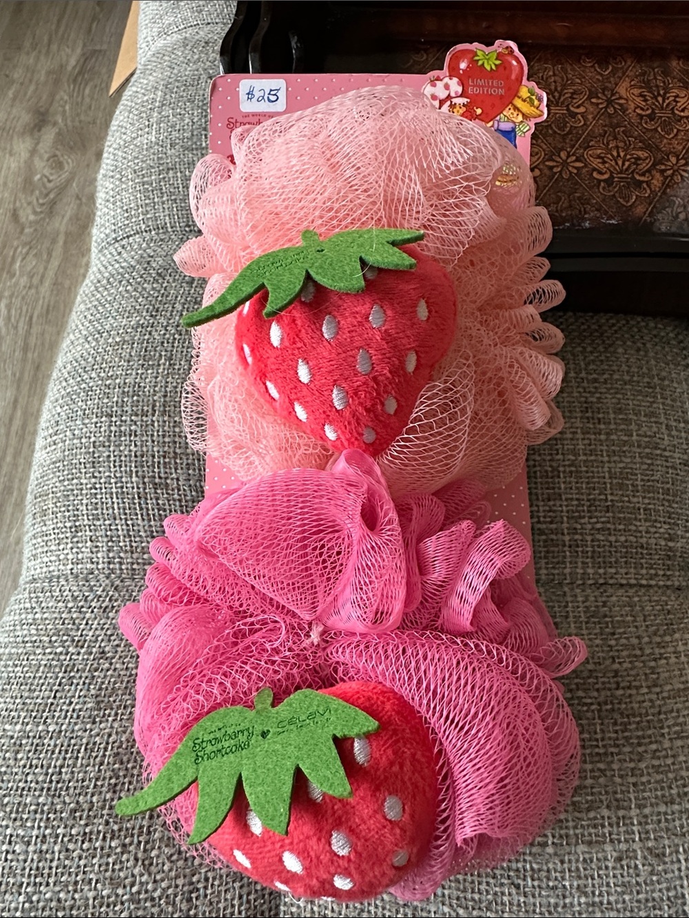 Célavi Strawberry Shortcake Limited Edition 2pc Exfoliating Bath Sponge Set NEW